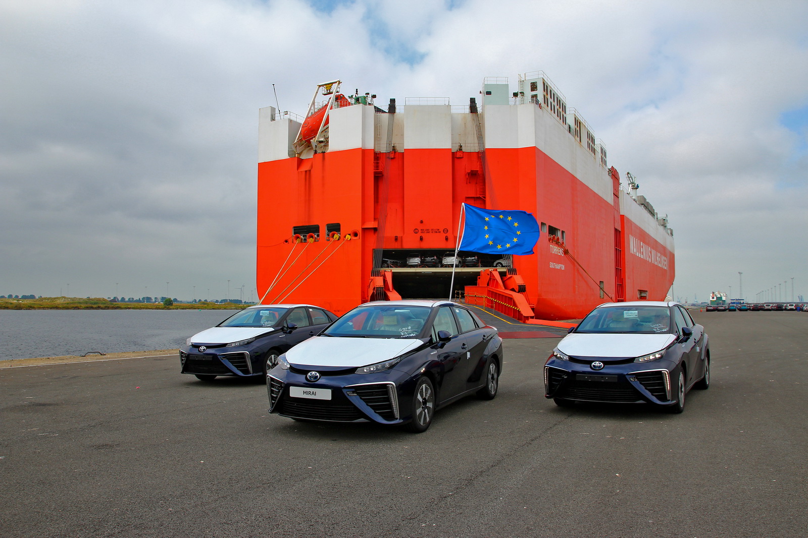 Toyota Mirai акостира в Европа