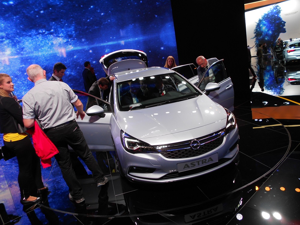 Opel се похвали с над 30 000 поръчки за Astra