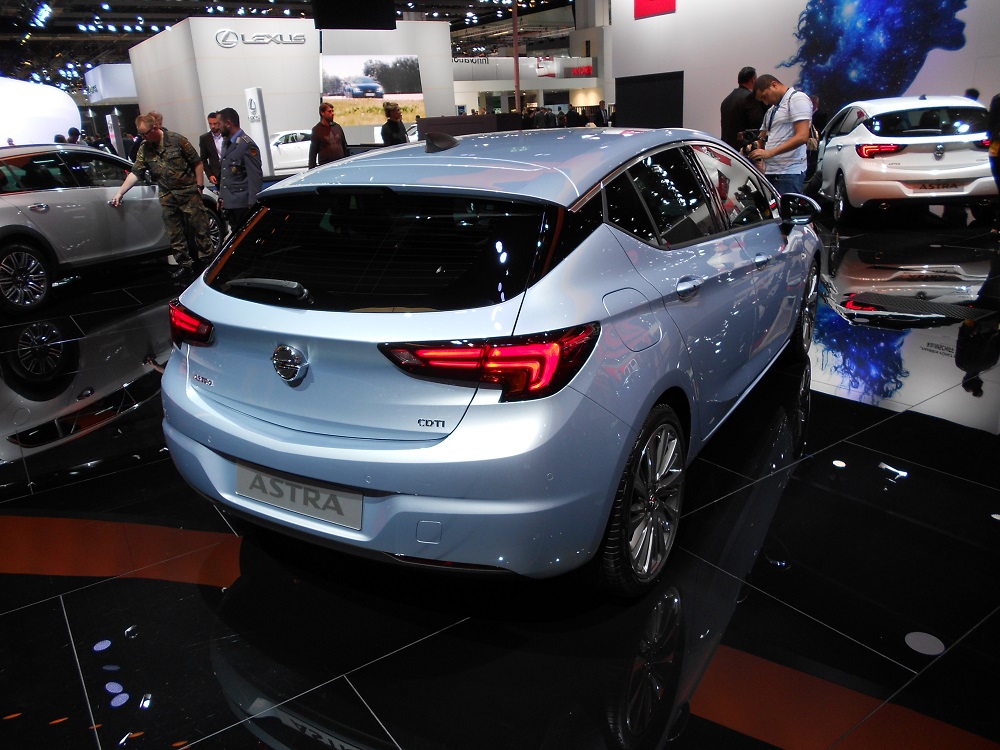 Opel се похвали с над 30 000 поръчки за Astra