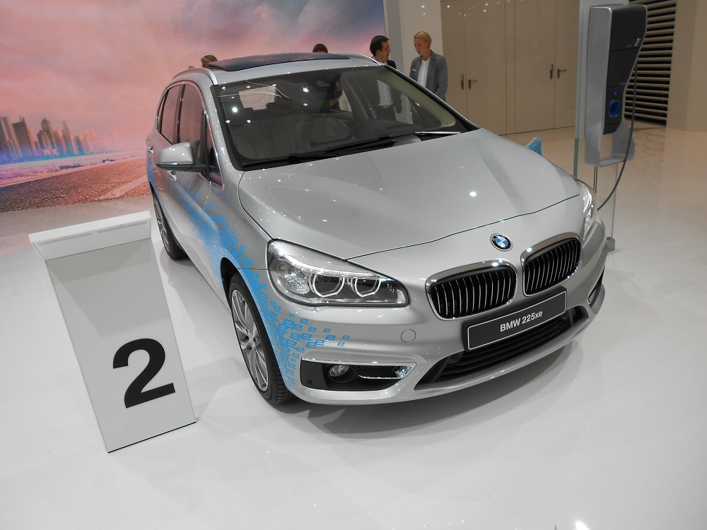 Премиера за хибридното BMW 2-Series Active Tourer