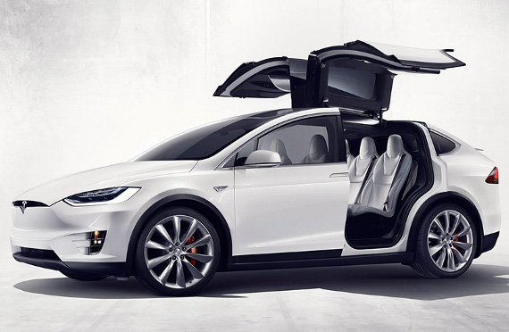 Най-достъпният Tesla Model X се оказа по-бърз от Porsche Cayenne GTS