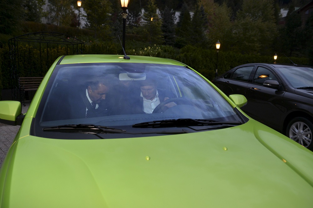 Путин подкара новата Lada Vesta