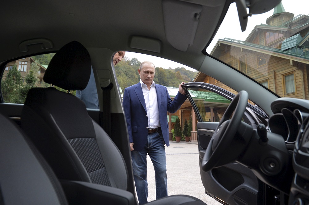 Путин подкара новата Lada Vesta