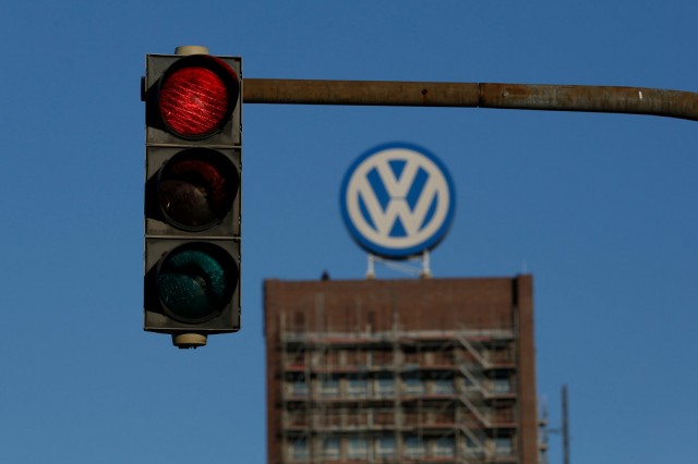 Разследват VW и за данъчни престъпления