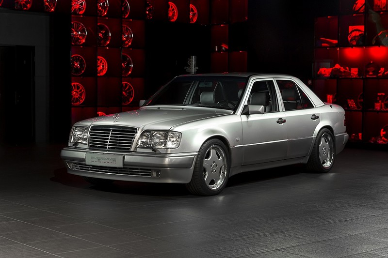 Българска реставрация за рядък Mercedes-Benz