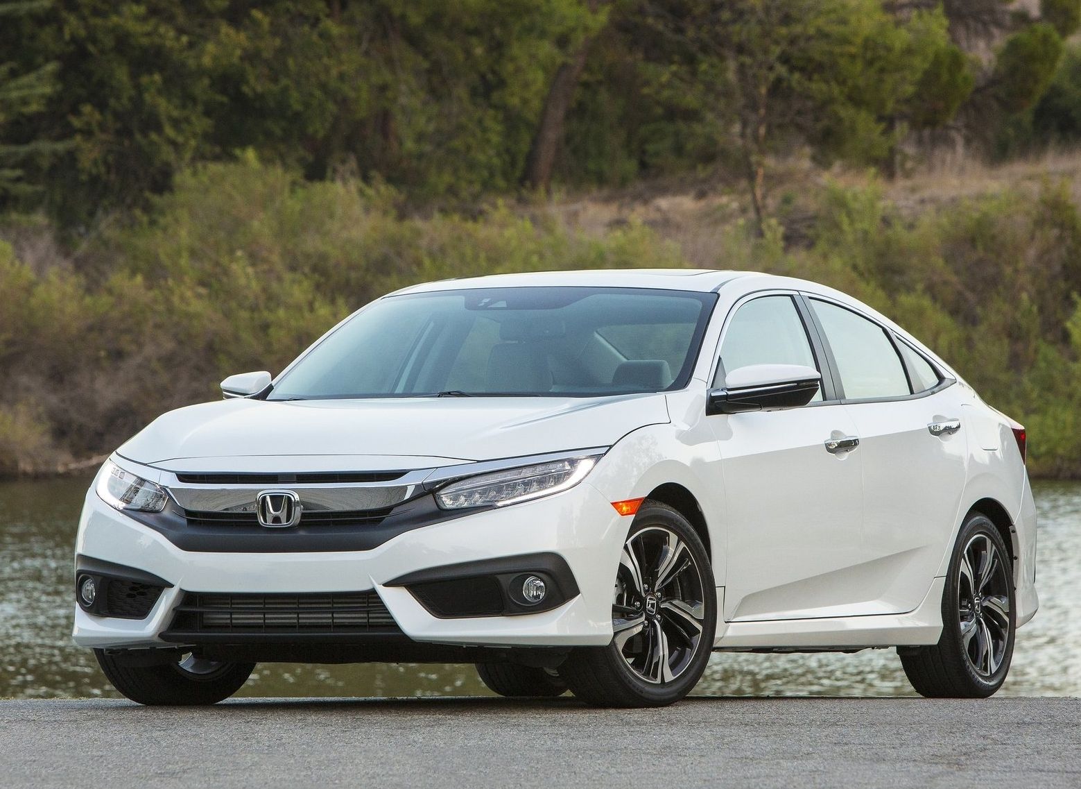 Honda спря новия Civic заради проблем с мотора