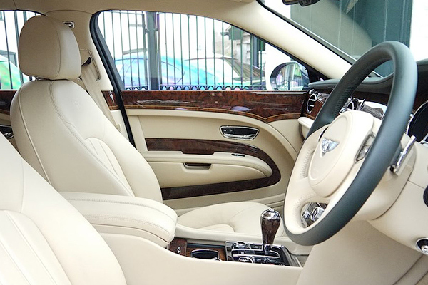 Продава се поръчковото Bentley Mulsanne на кралицата Продава се поръчковото Bentley Mulsanne на кралицата