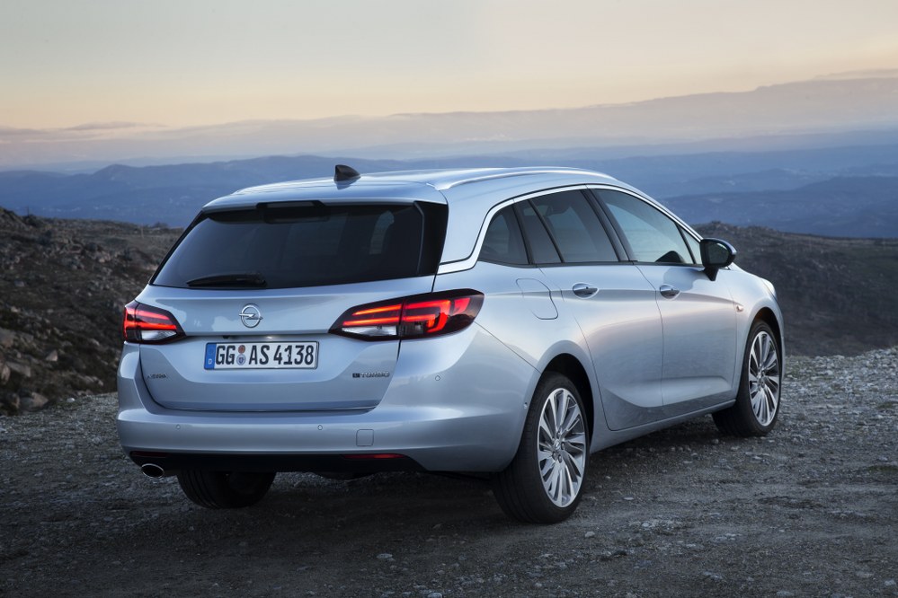 Opel Astra Sports Tourer - скрити заложби
