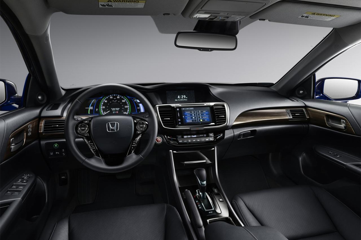 Обновената Honda Accord Hybrid харчи 4,9 л/100 км