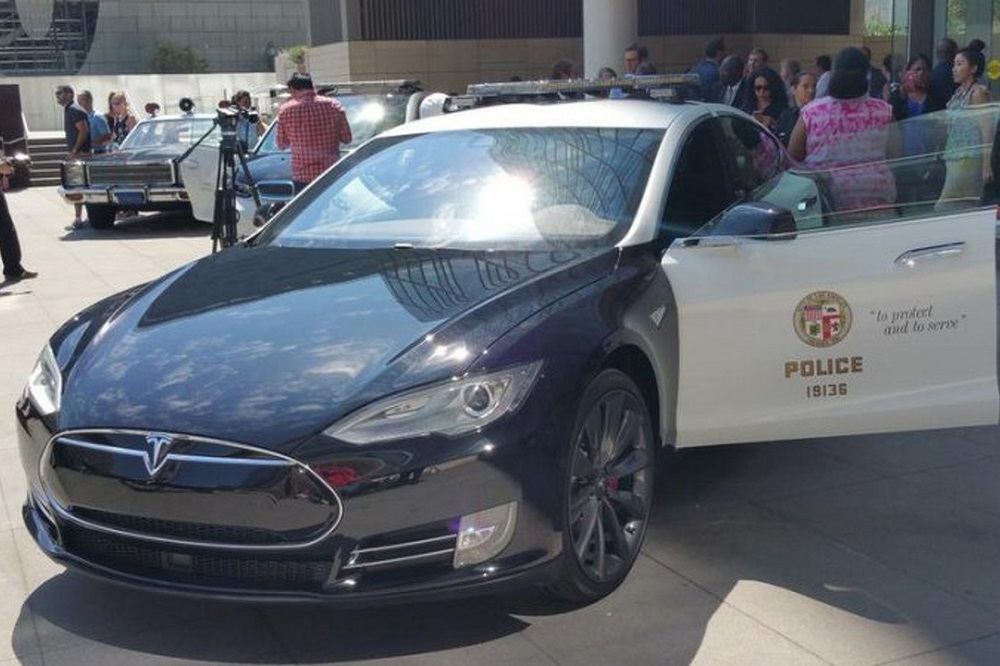Полицията в САЩ не хареса Model S