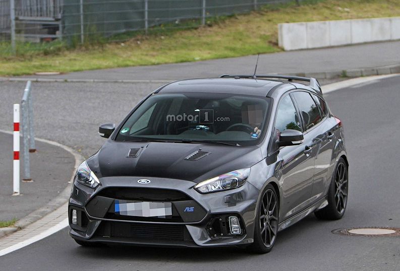 Ford тества карбонов Focus RS