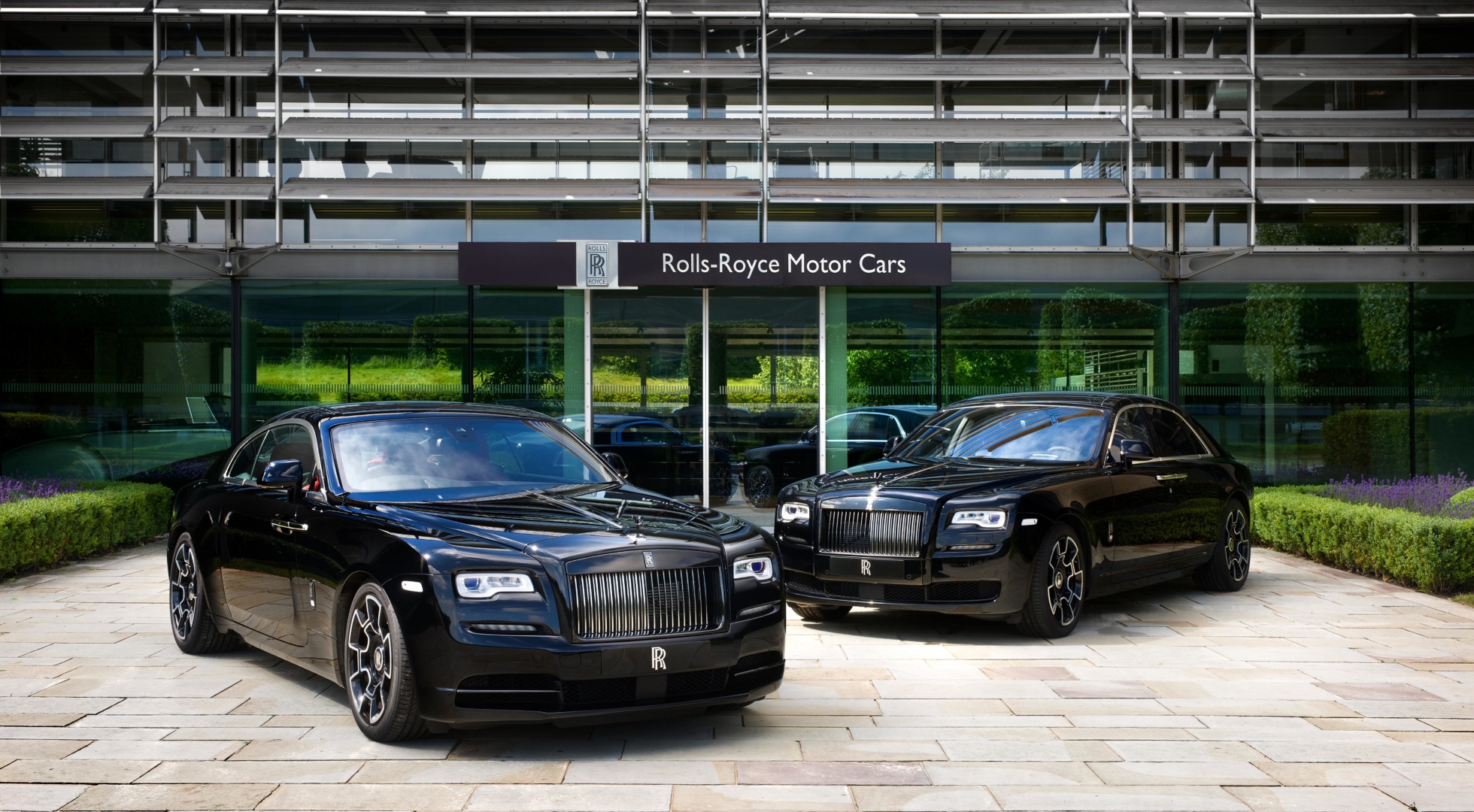 Rolls-Royce показа най-бързите Ghost и Wraith