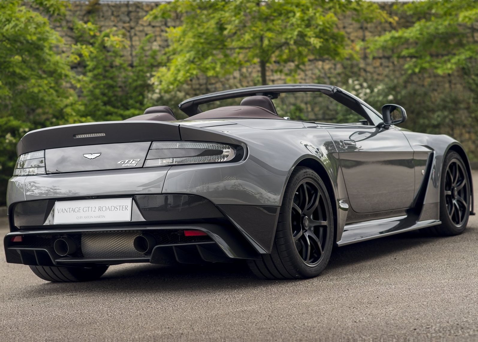 Само един щастливец ще се радва на роудстъра Aston Martin Vantage V12