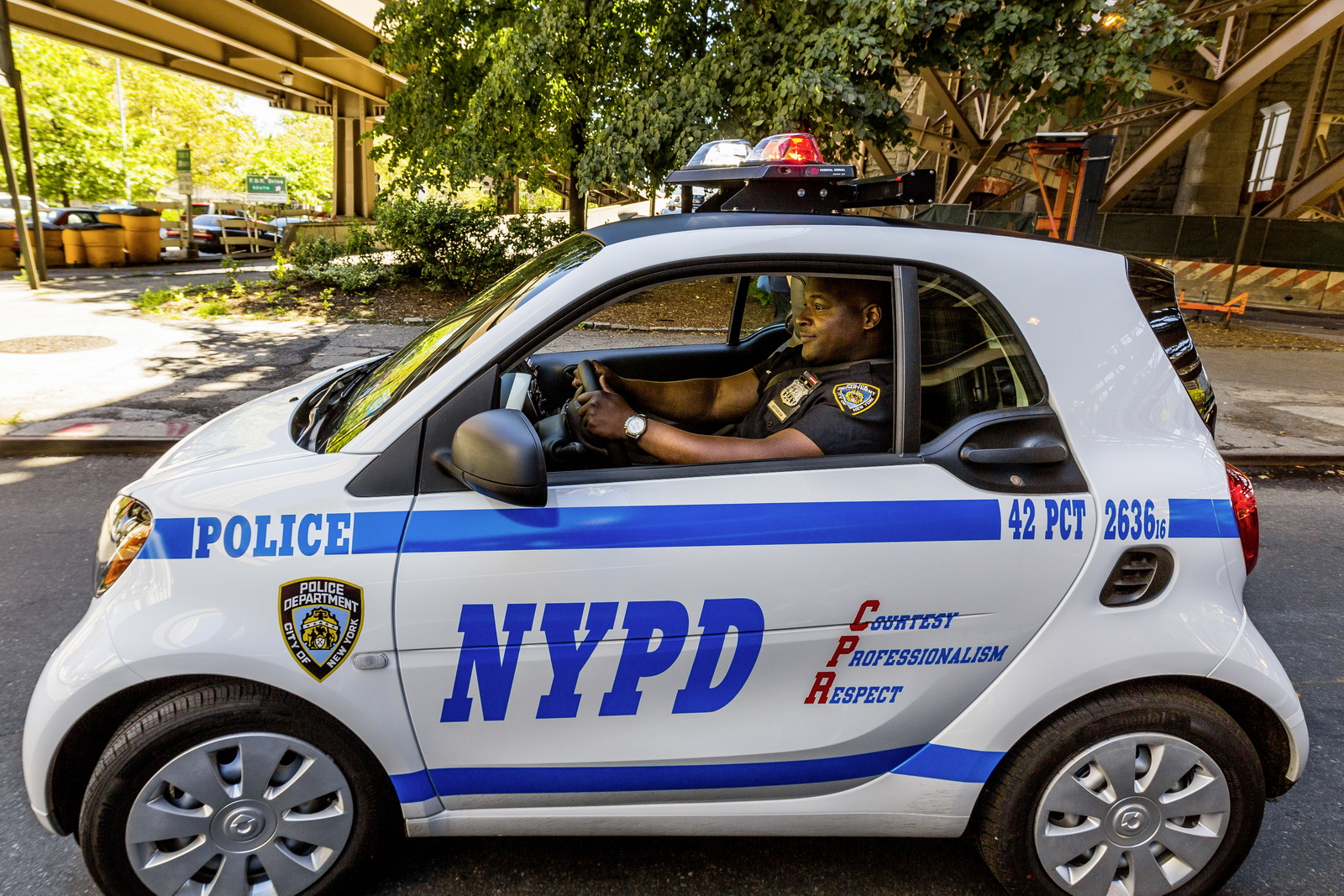 NYPD смени триколките със Smart