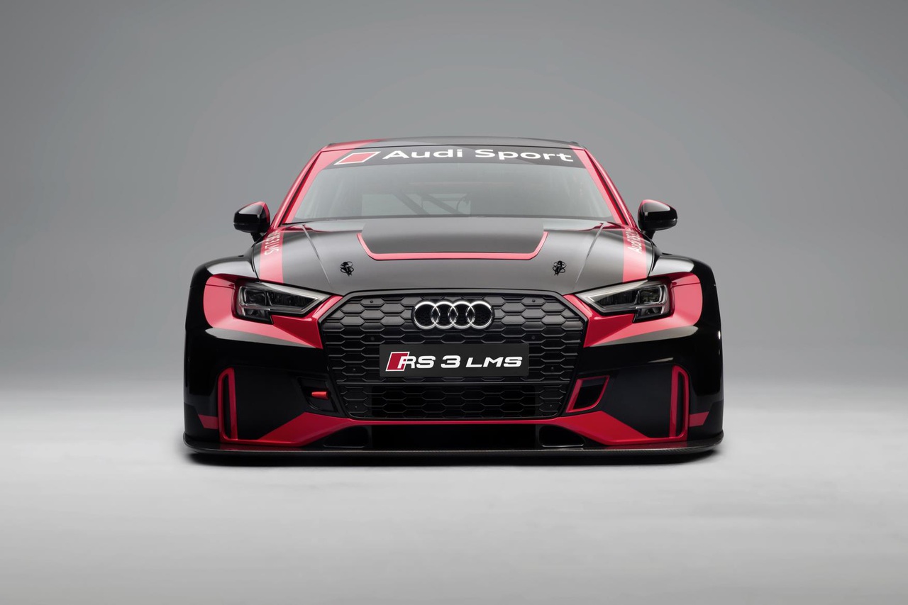Audi дразни европейците със седан RS3
