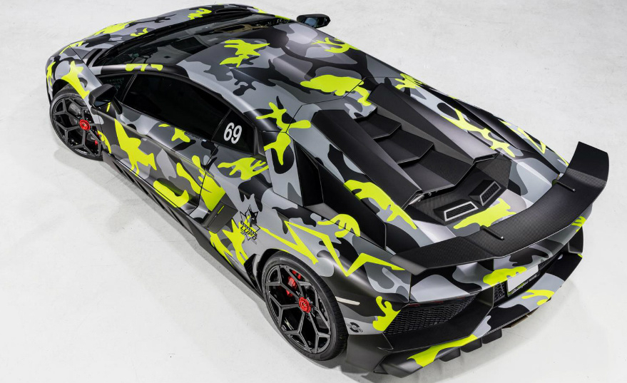 Lamborghini Aventador получи бича окраска