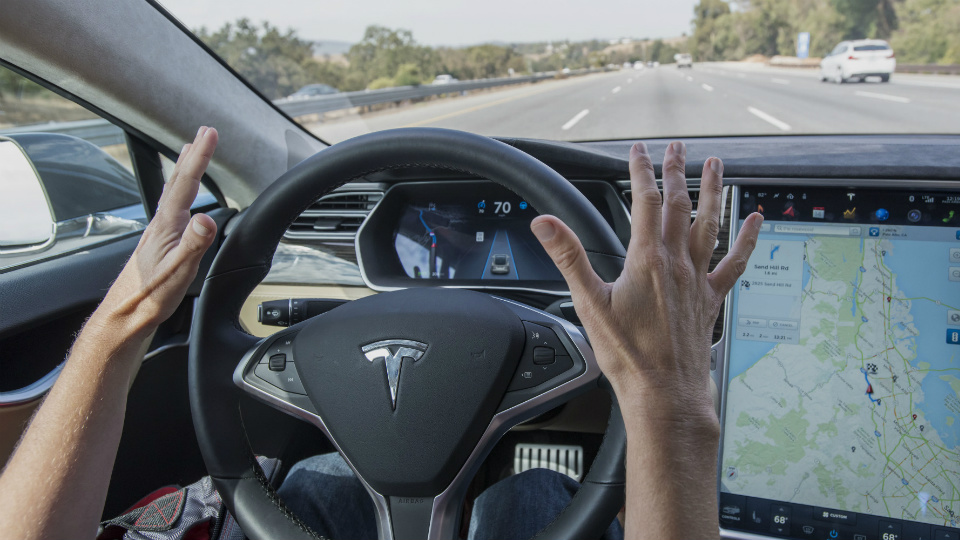 Германия забрани на Tesla да ползва термина „автопилот”