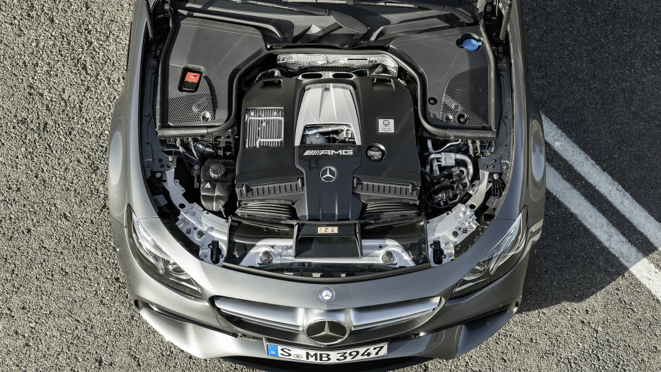 Mercedes-AMG E-Class остана без задно предаване и получи дрифт-режим