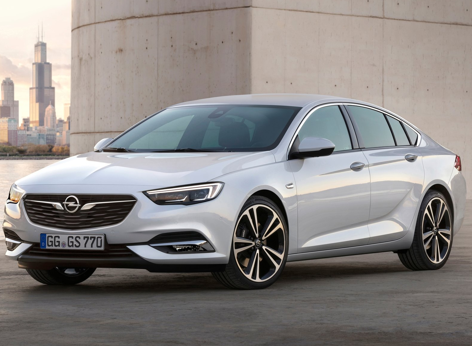 Opel Insignia официално смени поколенията си