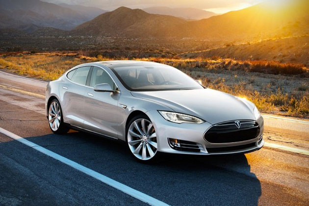 Tesla ще плаща за недостатъчно бързи коли