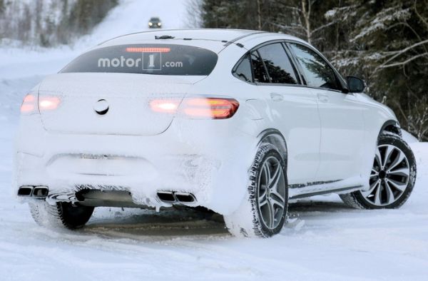 Mercedes-Benz тества „горещо” крос-купе