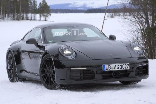 Porsche тества новото поколение на 911
