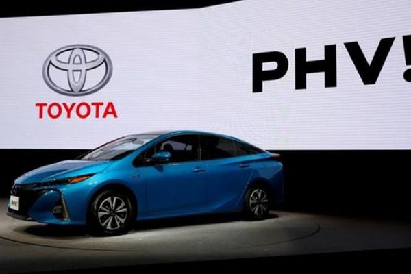 Toyota си промени мнението за хибридите