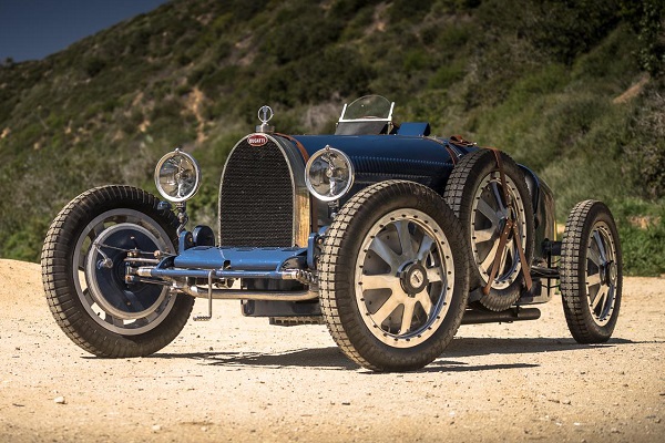 Какво е да караш ултра рядкото Bugatti Type 35? (ВИДЕО)