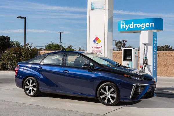 Toyota се обединява с Shell за изграждането на водородни станции