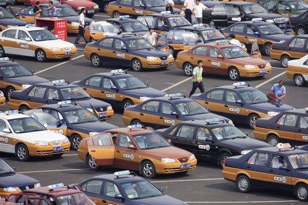 Пекин подменя 70 000 таксита с електромобили