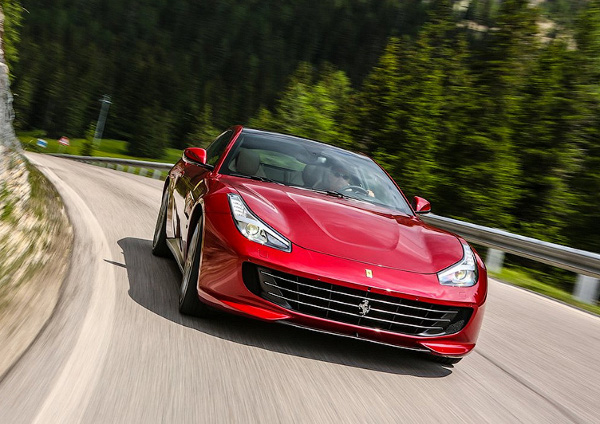 Дилъри на Ferrari превъртали километражите на колите