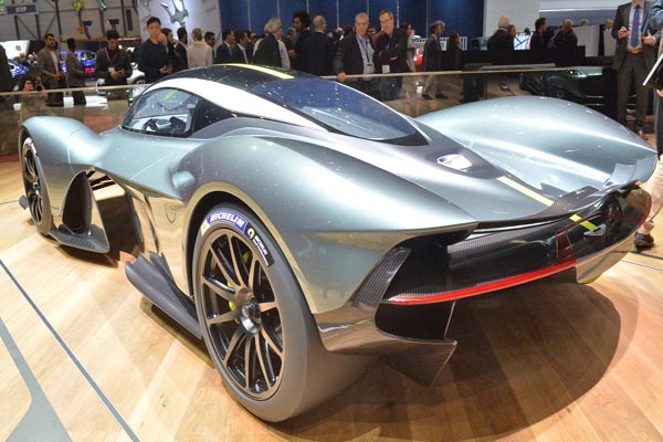 Aston Martin прави по-скромна версия на Valkyriе