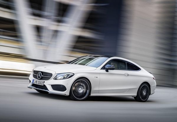 Mercedes-Benz праща купето C-Class на пистата