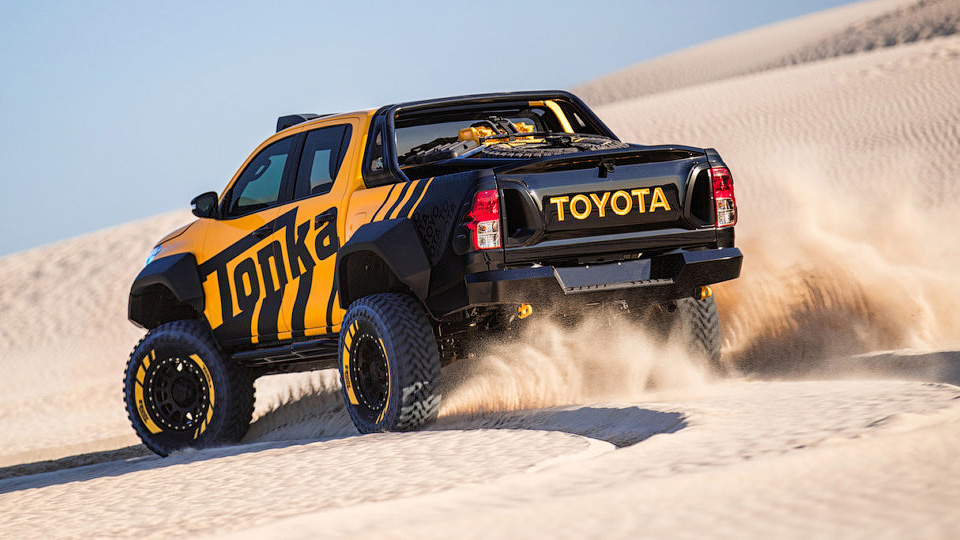 Toyota представи високопроходим Hilux вдъхновен от играчка