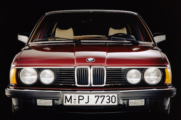 BMW ще покаже 12 класически модела на Techno Classica
