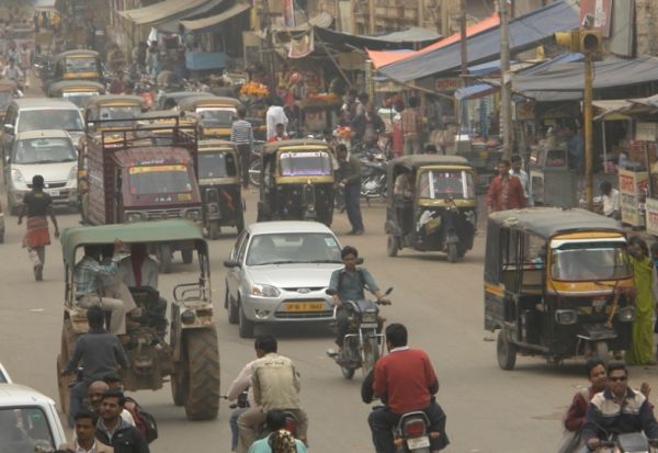 Индия се отказва от колите на бензин и дизел