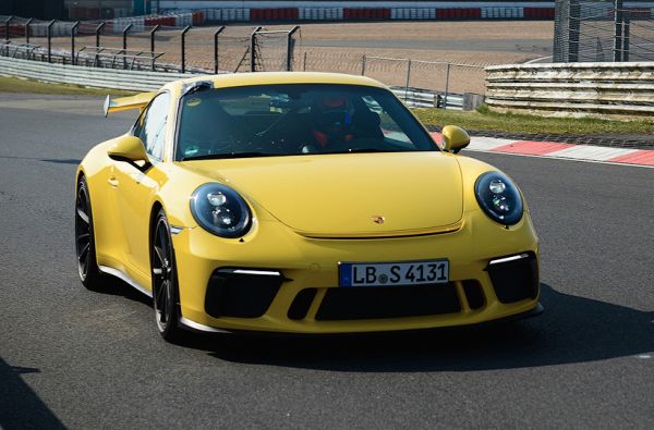 Porsche 911 GT3 свали 12,3 секунди на „Нюрбургринг” (ВИДЕО)