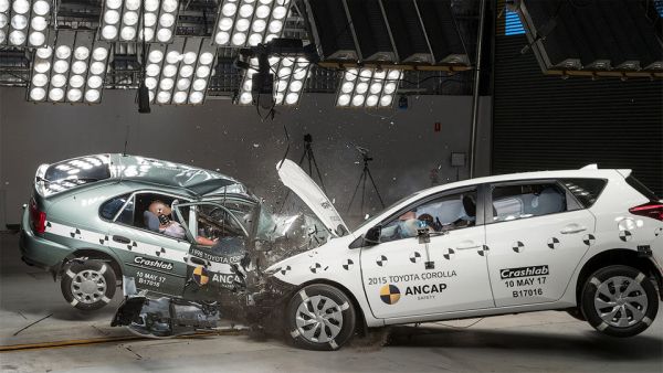 Минало срещу настояще – краш-тест на две Toyota Corolla (ВИДЕО)