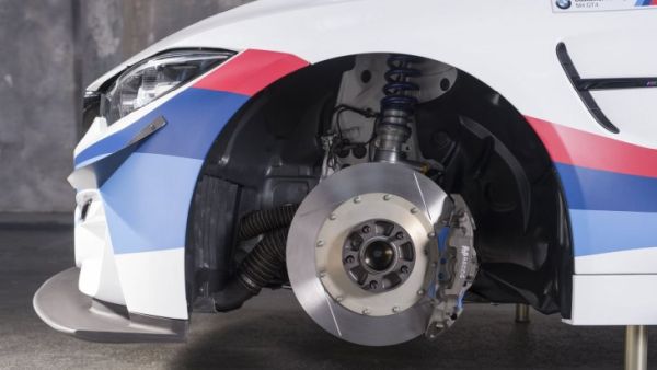 BMW представи състезателното купе M4 GT4