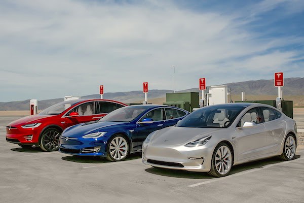 Tesla Model X не може да пробие на SUV пазара