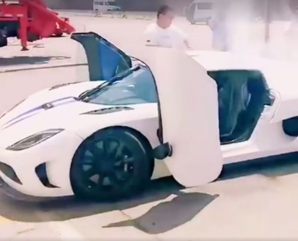 Eксклузивен Koenigsegg се запали в Китай