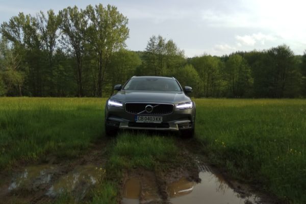 Стар семеен приятел: тестваме Volvo V90 Cross Country