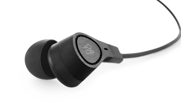 Новите слушалки Beoplay E4: Mодерни, стилни и с още по-добра технология за изолиране на външния шум