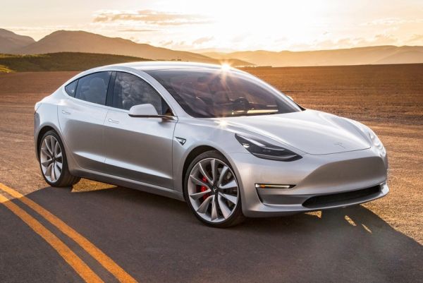 Проблеми за Tesla на старта на Model 3
