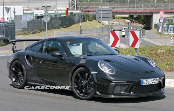 Porsche готви поредната си екстремна суперкола