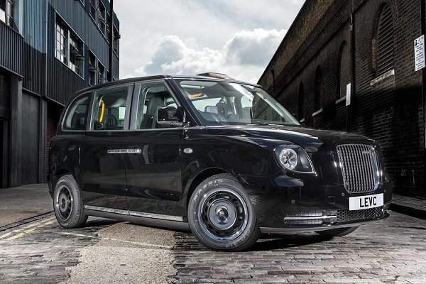 Новото лондонско такси се появи официално
