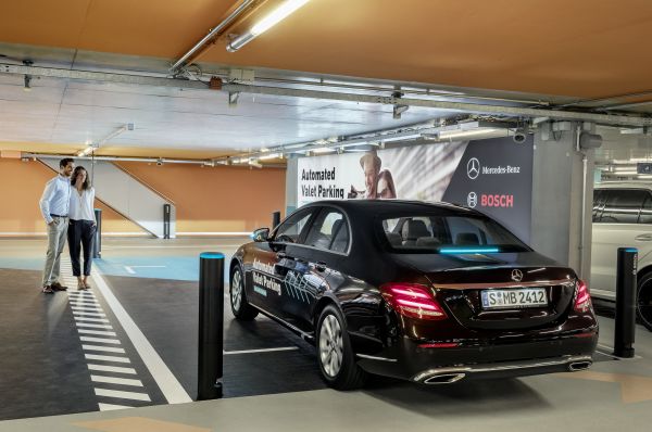 Daimler и Bosch създадоха първия в света автономен паркинг (ВИДЕО)