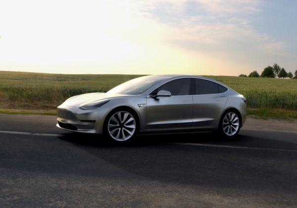Tesla се отказва от задното предаване при Model S