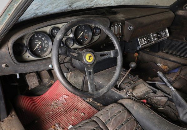 Рядко Ferrari, прекарало 40 години в гараж, се продава на търг