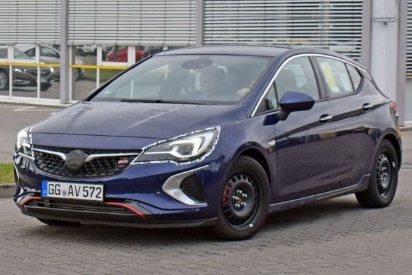 Opel Astra GSi изглежда готов за производство